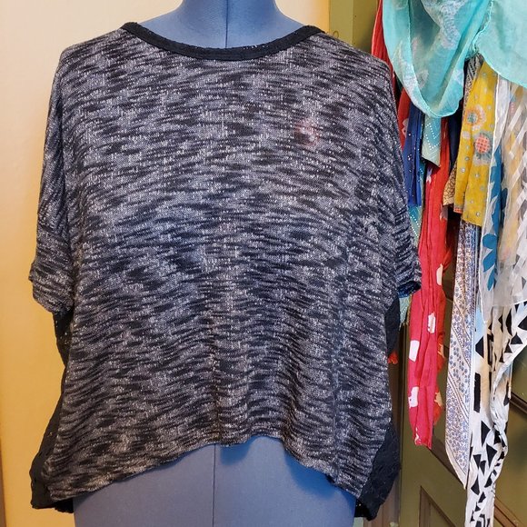 Cute open back top - Picture 1 of 3